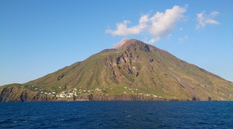 Stromboli: Etimologia, Storia, Geografia, Ecosistema, Flora, Fauna ...